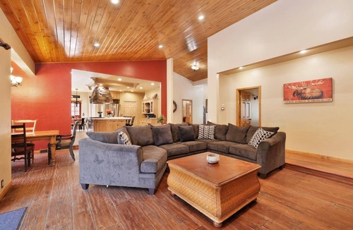 Evergreen Estates Cabin | 361 m² Cabin ∙ 5 bedrooms ∙ 16 guests