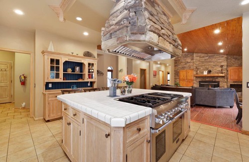 Evergreen Estates Cabin | 361 m² Cabin ∙ 5 bedrooms ∙ 16 guests