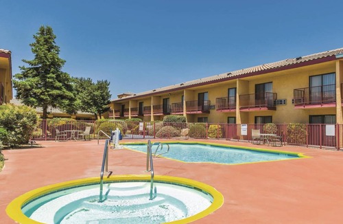 Tehachapi Hotel | 37 m² Hotel ∙ 127 guests