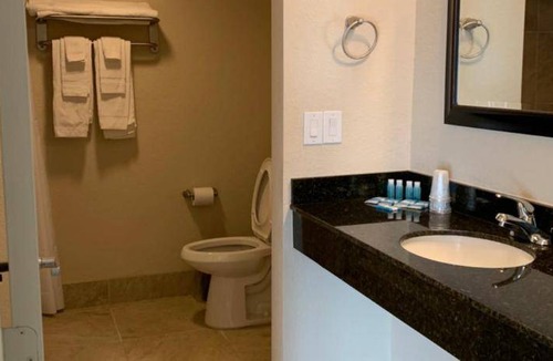 Victorville Hotel | 37 m² Hotel ∙ 2 bedrooms ∙ 7 guests
