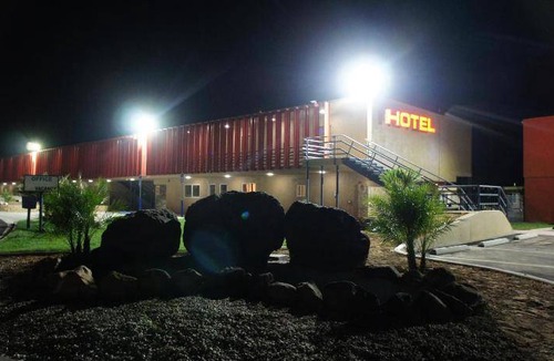 Victorville Hotel | 37 m² Hotel ∙ 2 bedrooms ∙ 7 guests