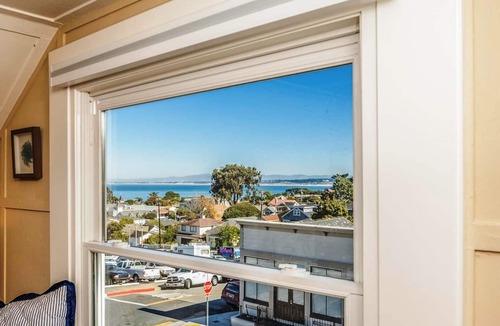 Pacific Grove House | 3788 Seagull's Nest ~ Walk to Downtown & Beach, Views of the Bay & Sea Life!