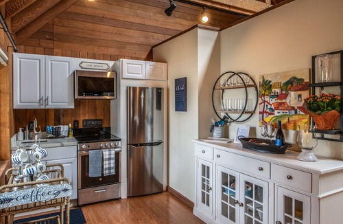 Northwest Carmel Apartment | 3796 The Madden Suite - Historic Downtown Flat