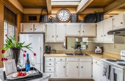 Northwest Carmel Apartment | 3797 Pine Place apts