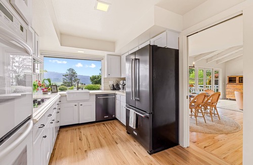 Hatton Fields House | 3971 La Sieste - Beautiful Garden, Mountain Views