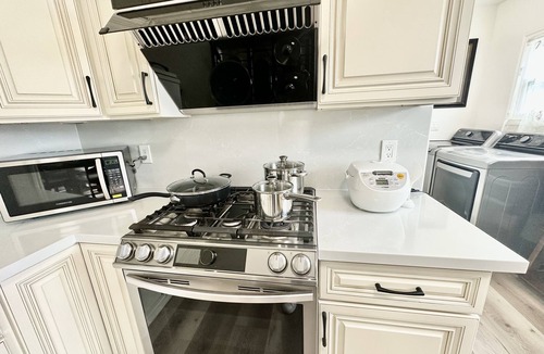 Monterey Park House | 3B/2B Haven near Atlantic Square