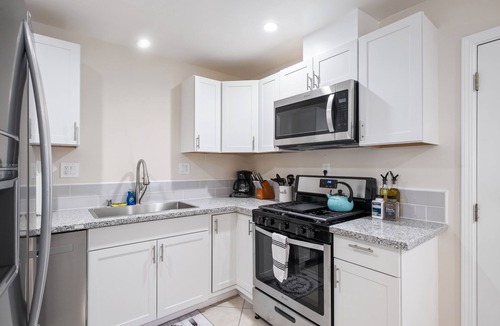 Fresno House | 3B/2Bth Clean, Cozy, Convenient