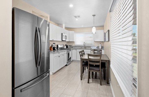 Raisin House | 3B/2Bth Fab Base to Nat'l Parks, EasyA to Airport