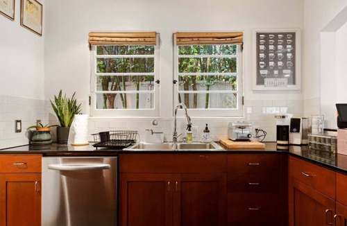 Beverly Grove House | 3BDR Cozy West Hollywood Villa with Jacuzzi