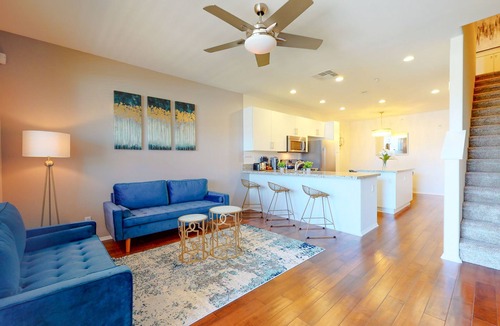 Anaheim Resort House | 3BDR TOWNHOUSE WIFI GARAGE