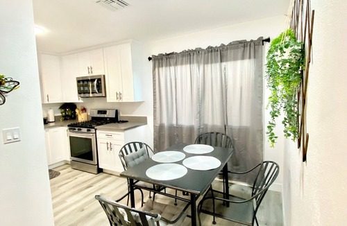Mojave House | 3Bed 2Bath Home Central Mojave with King bed, WiFi, Remote and Contract workers