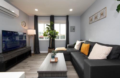 Los Angeles Apartment | 3bedroom 2bath Unit complementary parking onsite