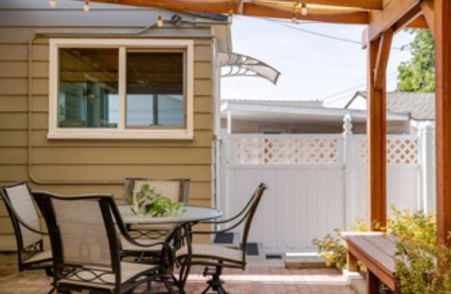 Bakersfield House | 3bedroom house close to several hospitals w/HOT TUB in pleasant La Cresta area.