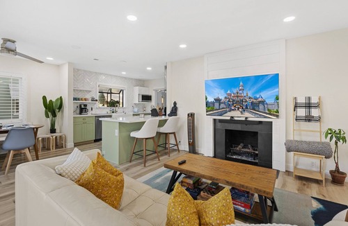 Park Santiago House | 3BR/2BA family-friendly home only 10min from Disneyland!