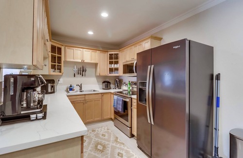 Chula Vista Condo | 3BR/2BTH Garage, King, Crib, Pool & Hot Tub