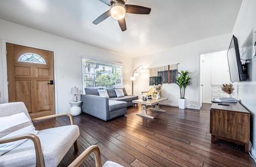 Pico Apartment | 3BR Santa Monica Home, Ideal for Groups!