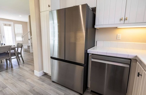 South Redondo House | 3BR Townhouse w/Patio, Games & Walk to the Beach!