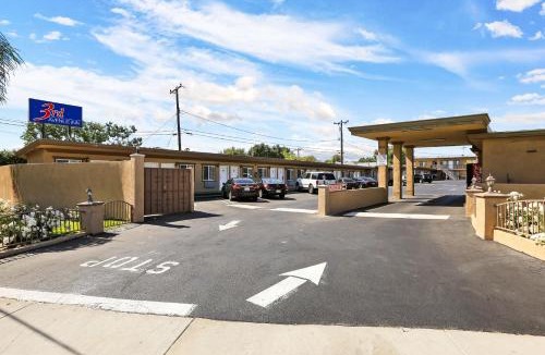 La Habra Hotel | 3rd Avenue Inn