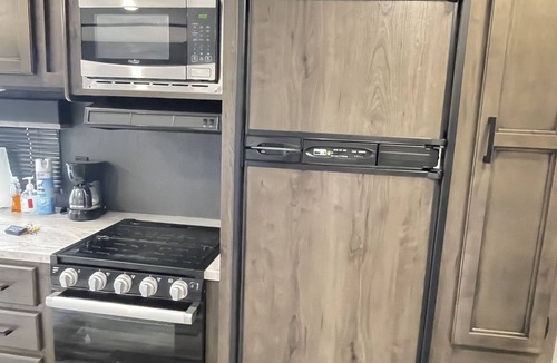 Moreno Valley House | 3RV/parking/Netflix/private/excellent location