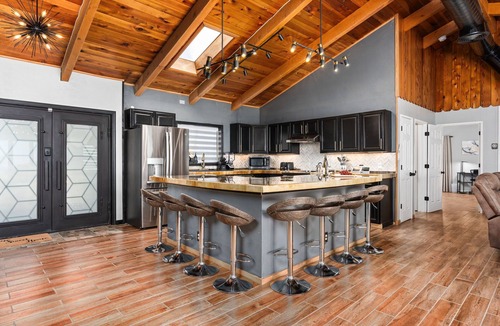 Coarsegold House | 4,000 SF Gated 20-Acre Luxe Estate – Game Studio, Panoramic Views, Pool, Hot Tub