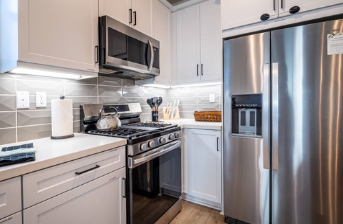 Guasti House | 4/5 Bed 4 Bath - Perfect location!
