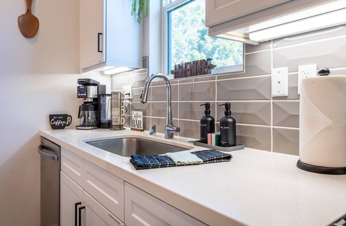 Guasti House | 4/5 Bed 4 Bath - Perfect location!