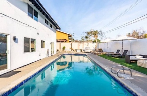 East Whittier House | 4/5 BR near Disney w/ pool, jacuzzi, dry sauna, ice bath, and fully equipped gym