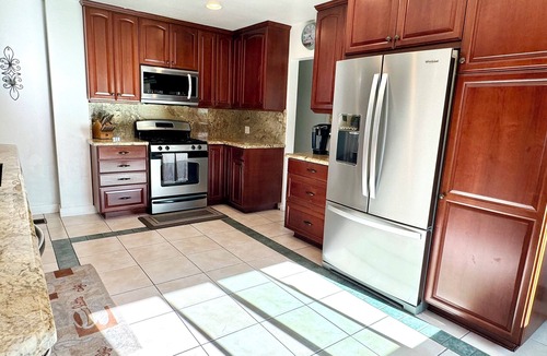 North Pacific Beach House | 4 Bed/3 Bath, Private Hot tub, patio Parking + 5 bikes Included! Families only.