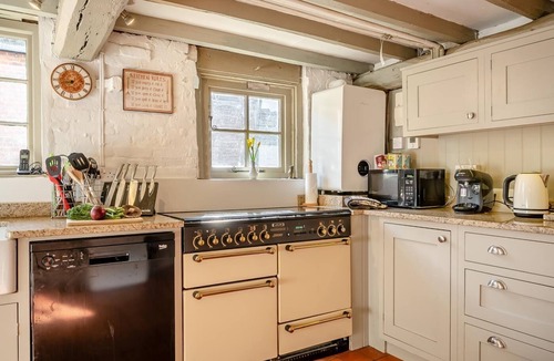 Alcester Cottage | 4 Bed in Alcester (oc-s30997)