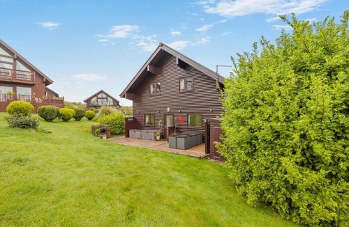 Winnard's Perch Ski Chalet | 4 Bed in St Columb (oc-p00433)