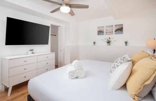 Middletown House | 4 Bedroom 2 Bath with Ocean View Hot Tub Parking