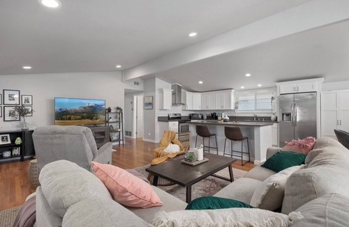 Northwest Anaheim House | 4-bedroom 3 bathroom cozy home in Anaheim