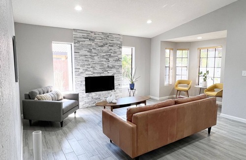 Cathedral City House | 4 bedroom/3 full bath pet friendly modern house.