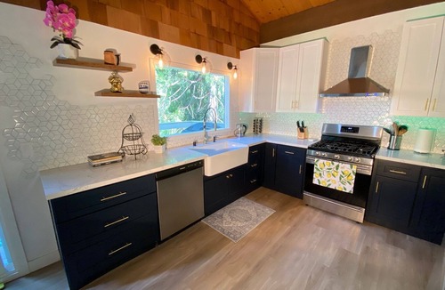 Crestline Cabin | 4 Bedroom Family Cabin 5 min stroll to Lake Gregory!