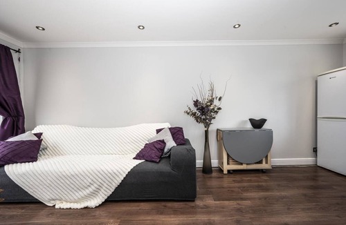 Belvedere House | 4-Bedroom Family Home / Parking / Station - Pass the Keys