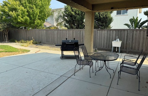 Elk Grove House | 4-bedroom house in terrific Elk Grove with AC, fitness room, WiFi