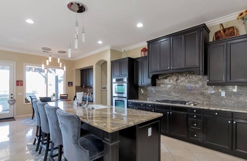 Alessandro Heights Apartment | 4 Bedroom Single family L-594109 by Houzlet