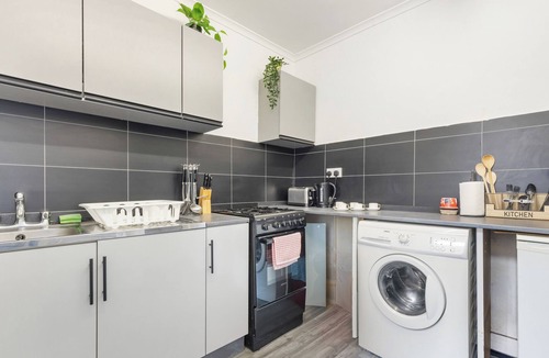 Tower Hill House | 4 Bedroom Townhouse – Perfect for Groups & Families, Close to Tower Bridge!