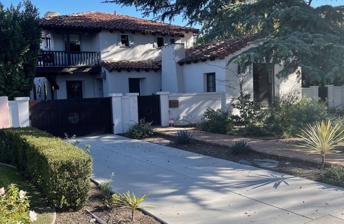 North Arroyo House | 4-bedroom vacation home just 15-minute walk to Rose Bowl Stadium