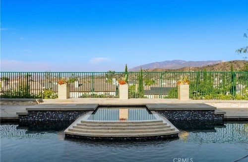 Anaheim Hills Villa | 4-bedroom villa in brilliant Anaheim with AC