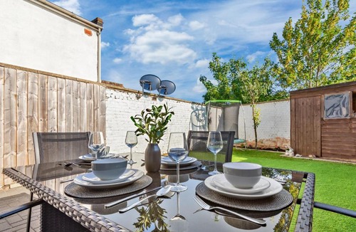 Enfield Highway Apartment | 4-BR I Extended Stays I Driveway Parking Available