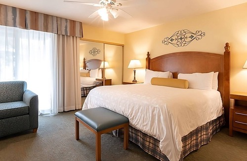 San Diego Country Estates Hotel | 4 Family Units | Pool & Free Onsite Parking | Near Ramona Winery