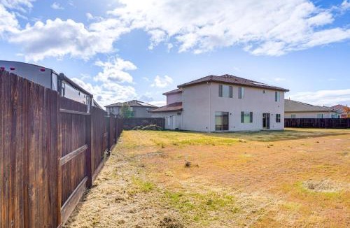 Rosedale House | 4 Mi to CSUB Campus Spacious Home with Yard
