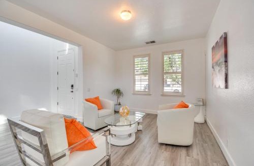 Merced House | 4 Mi to Dtwn Merced Spacious Home with Yard!