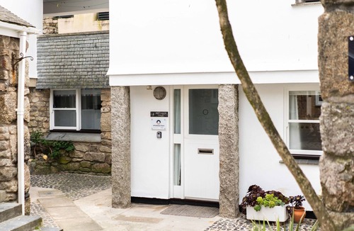 St Ives Cottage | 4 Porthmeor Court, Downalong – Sleeps 6 – On-Site Parking