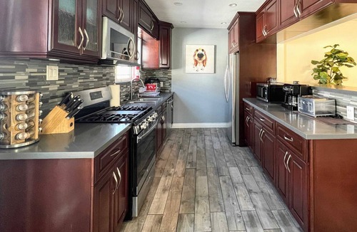 Inglewood House | 4-Unit Complex W/ Swimming Pool (MKW-ING)