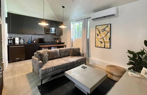 Inglewood House | 4-Unit Complex W/ Swimming Pool (MKW-ING)