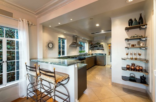 Los Angeles House | 40 Steps to Paradise. Beverly Hills villa. Walk to Rodeo Drive