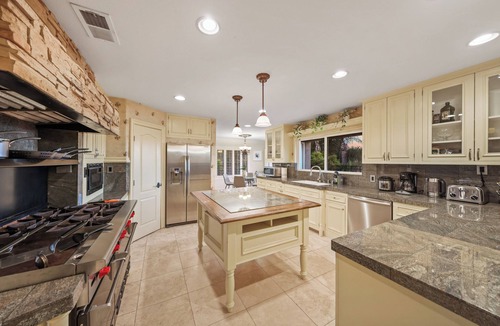 Cowan Heights House | 4000SF + 18min Disney! Stunning Pool w/Basketball/Pool Table/Huge Private Yard