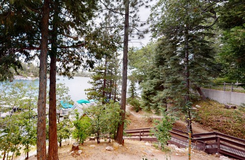 Cedar Glen House | 409 m² House ∙ 6 bedrooms ∙ 8 guests